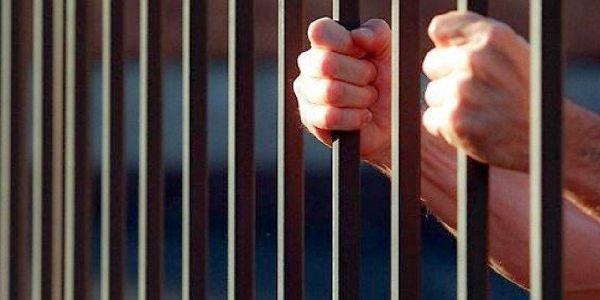 وفاة معتقل تحت التعذيب في سجون العمالقة في الساحل الغربي